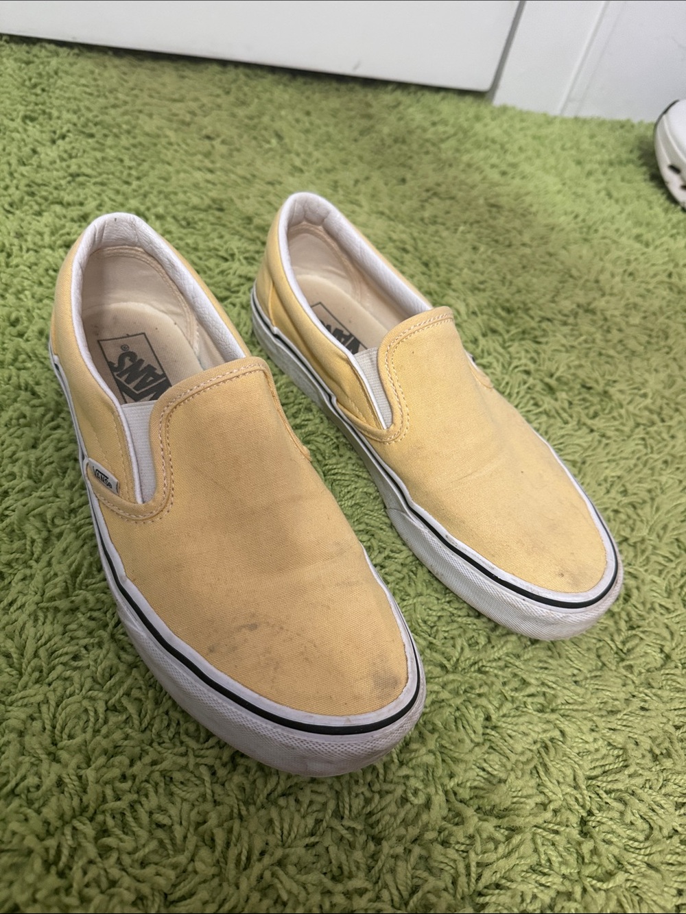 Vans Classic Slip-On | Women’s Size 9 | Yellow